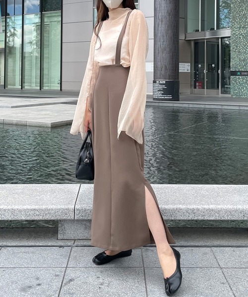 JUNOAH（ジュノア）の「サスペンダー付きハイウエストスリット