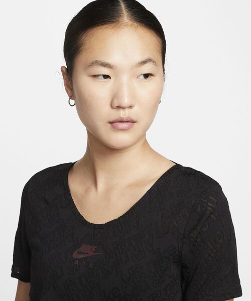 NIKE（ナイキ）の「ナイキ エア Dri-FIT ウィメンズ ショートスリーブ ランニングトップ / Nike Air Dri-FIT Women's Short-Sleeve Running Top（Tシャツ/カットソー・レディース・ブラック・XS/S/M/L/XL）」の6枚目の写真