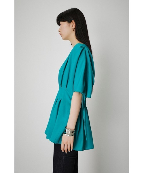 AZUL by moussy（アズールバイマウジー）の「WAIST TUCK V/N DESIGN BLOUSE/ウエストタックVネックデザインブラウス（Tシャツ/カットソー・レディース・ライトイエロー/グリーン/ブラック/オフホワイト・SMALL/MEDIUM）」の8枚目の写真