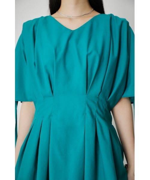 AZUL by moussy（アズールバイマウジー）の「WAIST TUCK V/N DESIGN BLOUSE/ウエストタックVネックデザインブラウス（Tシャツ/カットソー・レディース・ライトイエロー/グリーン/ブラック/オフホワイト・SMALL/MEDIUM）」の10枚目の写真