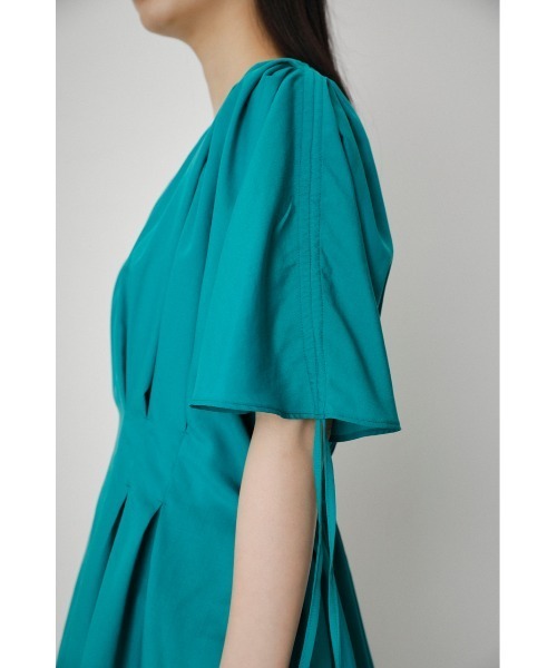 AZUL by moussy（アズールバイマウジー）の「WAIST TUCK V/N DESIGN BLOUSE/ウエストタックVネックデザインブラウス（Tシャツ/カットソー・レディース・ライトイエロー/グリーン/ブラック/オフホワイト・SMALL/MEDIUM）」の12枚目の写真