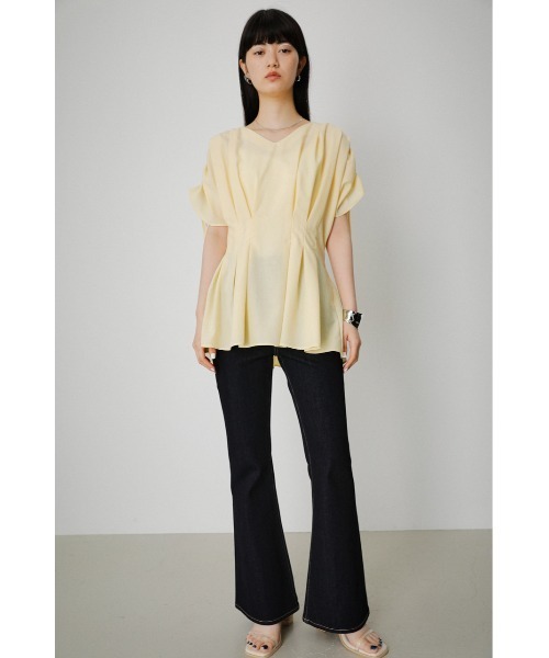 AZUL by moussy（アズールバイマウジー）の「WAIST TUCK V/N DESIGN BLOUSE/ウエストタックVネックデザインブラウス（Tシャツ/カットソー・レディース・ライトイエロー/グリーン/ブラック/オフホワイト・SMALL/MEDIUM）」の15枚目の写真