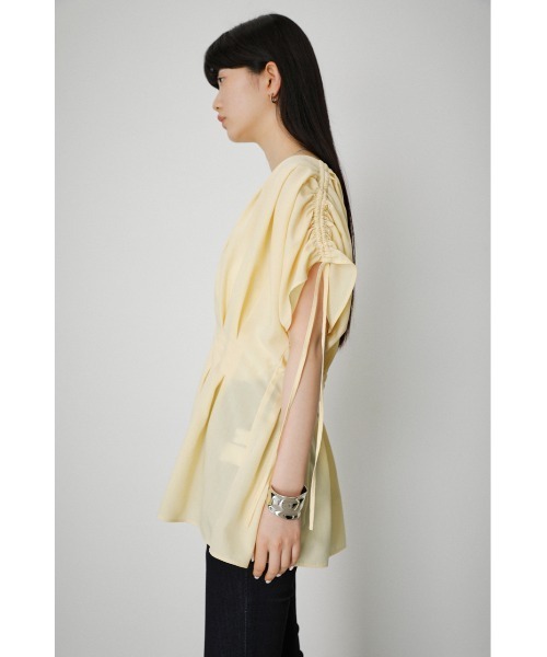 AZUL by moussy（アズールバイマウジー）の「WAIST TUCK V/N DESIGN BLOUSE/ウエストタックVネックデザインブラウス（Tシャツ/カットソー・レディース・ライトイエロー/グリーン/ブラック/オフホワイト・SMALL/MEDIUM）」の17枚目の写真