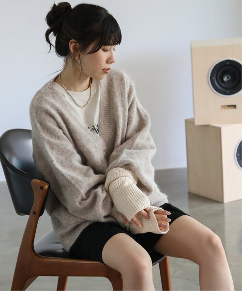 RAY CASSIN(レイカズン)の「ニットアームウォーマー(アームカバー・レディース・キナリ/スミクロ/グレイッシュベージュ/ライトカーキ・FREE)」の11枚目の写真