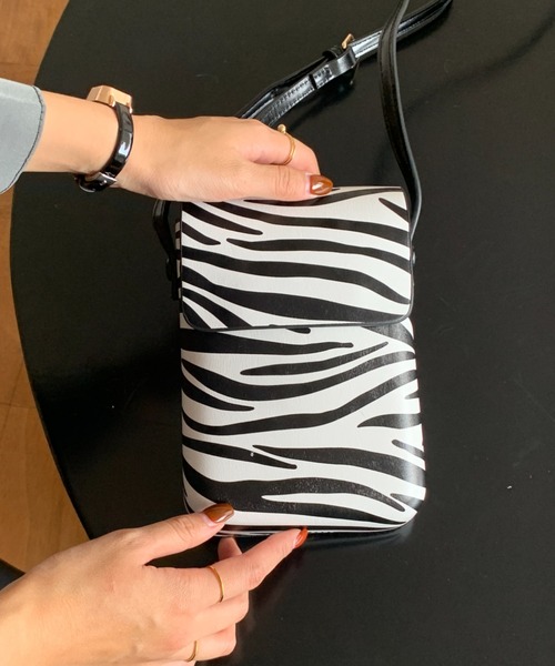 ECLIN（エクラン）の「スクエアミニショルダーバッグ（ショルダーバッグ・レディース・ホワイト系その他/ブラック/ブラウン/ベージュ・FREE）」の5枚目の写真