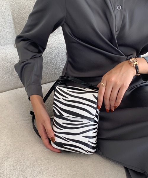 ECLIN（エクラン）の「スクエアミニショルダーバッグ（ショルダーバッグ・レディース・ホワイト系その他/ブラック/ブラウン/ベージュ・FREE）」の19枚目の写真