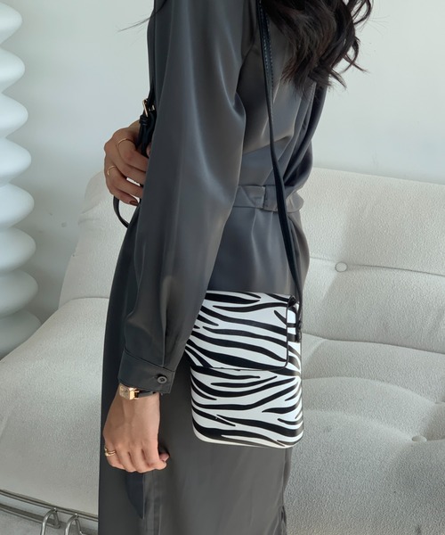 ECLIN（エクラン）の「スクエアミニショルダーバッグ（ショルダーバッグ・レディース・ホワイト系その他/ブラック/ブラウン/ベージュ・FREE）」の6枚目の写真