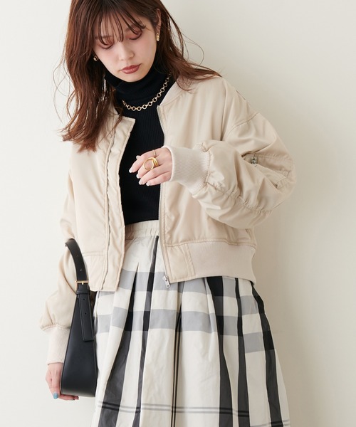 natural couture（ナチュラルクチュール）の「上品×カジュアルなブルゾン　ギャザースリーブMA-1（MA-1・レディース・ブラック/カーキ/ライトベージュ・FREE）」の19枚目の写真