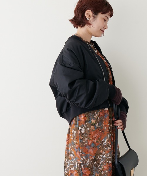 natural couture（ナチュラルクチュール）の「上品×カジュアルなブルゾン　ギャザースリーブMA-1（MA-1・レディース・ブラック/カーキ/ライトベージュ・FREE）」の14枚目の写真