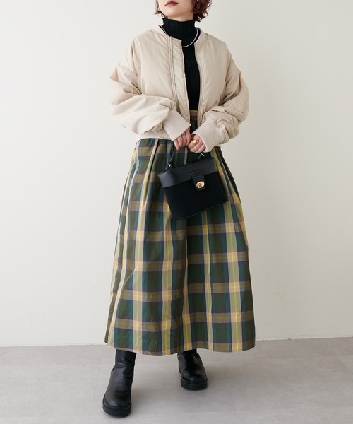 natural couture（ナチュラルクチュール）の「上品×カジュアルなブルゾン　ギャザースリーブMA-1（MA-1・レディース・ブラック/カーキ/ライトベージュ・FREE）」の6枚目の写真