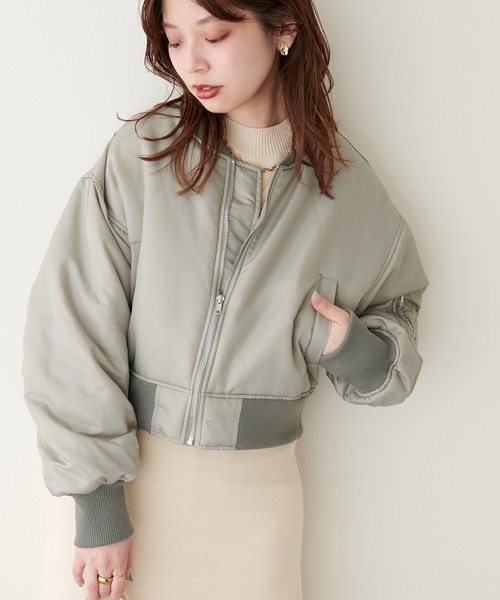 natural couture（ナチュラルクチュール）の「上品×カジュアルなブルゾン　ギャザースリーブMA-1（MA-1・レディース・ブラック/カーキ/ライトベージュ・FREE）」の16枚目の写真