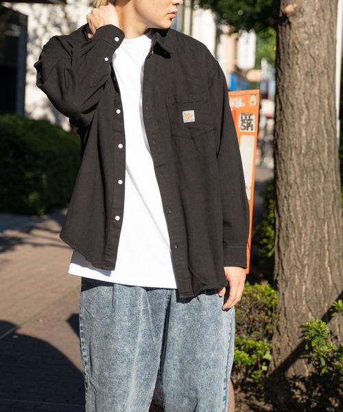 （What it isNt）ART BY MARKGONZALES（ワットイットイズント）の「(what it isNT) ART BY MARK GONZALES / オーバーサイズ ボタンダウン コットンシャツ（シャツ/ブラウス・メンズ・ブラック/ワンウォッシュ・M/L/XL）」の6枚目の写真