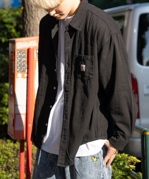 （What it isNt）ART BY MARKGONZALES（ワットイットイズント）の「(what it isNT) ART BY MARK GONZALES / オーバーサイズ ボタンダウン コットンシャツ（シャツ/ブラウス・メンズ・ブラック/ワンウォッシュ・M/L/XL）」の8枚目の写真