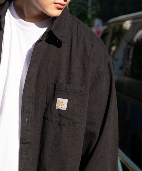 （What it isNt）ART BY MARKGONZALES（ワットイットイズント）の「(what it isNT) ART BY MARK GONZALES / オーバーサイズ ボタンダウン コットンシャツ（シャツ/ブラウス・メンズ・ブラック/ワンウォッシュ・M/L/XL）」の5枚目の写真