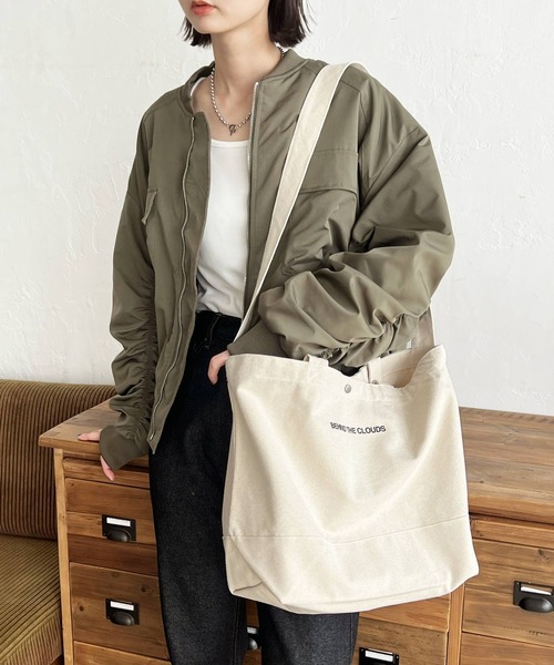 LIAN(リアン)の「2WAYキャンバスショルダーバッグ(ショルダーバッグ・レディース・オフホワイト/ブラック・FREE)」の2枚目の写真