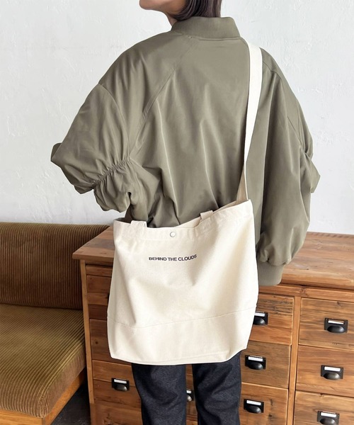 LIAN(リアン)の「2WAYキャンバスショルダーバッグ(ショルダーバッグ・レディース・オフホワイト/ブラック・FREE)」の3枚目の写真