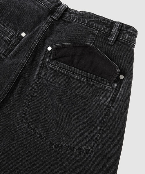 Omar Afridi（オマールアフリディ）の「RIVETED WIDE CROPPED DENIM 