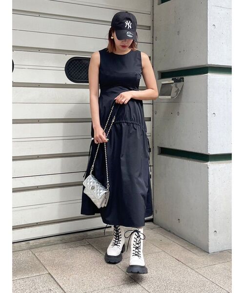 EVRIS（エヴリス）の「ドロストデザインロングワンピース（ワンピース・レディース・ブラック/ホワイト/カーキ・FREE）」の16枚目の写真