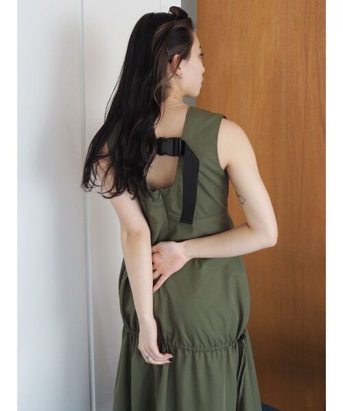 EVRIS（エヴリス）の「ドロストデザインロングワンピース（ワンピース・レディース・ブラック/ホワイト/カーキ・FREE）」の18枚目の写真