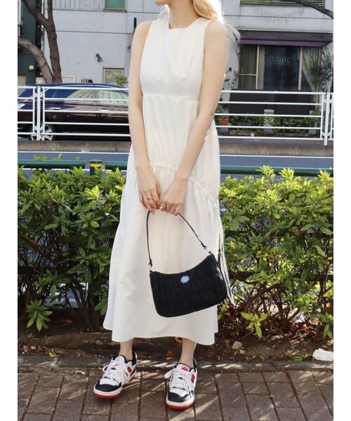 EVRIS（エヴリス）の「ドロストデザインロングワンピース（ワンピース・レディース・ブラック/ホワイト/カーキ・FREE）」の21枚目の写真