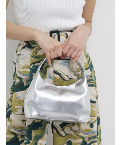 MURUA(ムルーア)の「ハーフムーンバッグ(ハンドバッグ・レディース・ブラック/シルバー・FREE)」の2枚目の写真