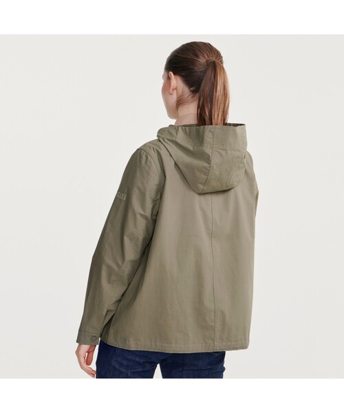 AIGLE(エーグル)の「UVカットフーデッドジャケット(ブルゾン・レディース・カーキ/モスグリーン/バイオレット・38/40/36)」の5枚目の写真