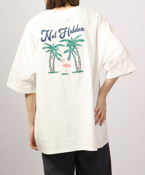 ATELANE(アテレーン)の「ルーズシルエット刺繍入り半袖Tシャツ(Tシャツ/カットソー・メンズ・ミント/ホワイト系その他2/ブラック系その他/ブルー/ブラック/アイボリー/ブラック系その他3/ホワイト系その他3/ホワイト/ホワイト系その他/テラコッタ/ブラック系その他2・M/L)」の5枚目の写真