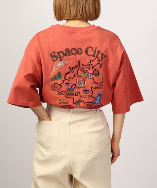ATELANE(アテレーン)の「ルーズシルエット刺繍入り半袖Tシャツ(Tシャツ/カットソー・メンズ・ミント/ホワイト系その他2/ブラック系その他/ブルー/ブラック/アイボリー/ブラック系その他3/ホワイト系その他3/ホワイト/ホワイト系その他/テラコッタ/ブラック系その他2・M/L)」の10枚目の写真