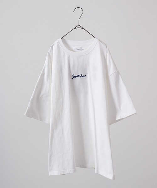 ATELANE(アテレーン)の「ルーズシルエット刺繍入り半袖Tシャツ(Tシャツ/カットソー・メンズ・ミント/ホワイト系その他2/ブラック系その他/ブルー/ブラック/アイボリー/ブラック系その他3/ホワイト系その他3/ホワイト/ホワイト系その他/テラコッタ/ブラック系その他2・M/L)」の13枚目の写真