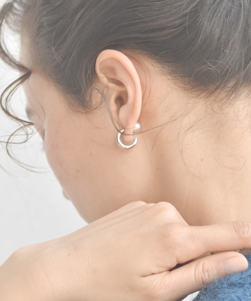 LHME（エルエイチエムイー）の「LHME パールキャッチピアス/ストレートフープ/サージカルステンレス316L（金属アレルギー対応）（ピアス（両耳用）・レディース・シルバー/ゴールド・ONE SIZE）」の7枚目の写真