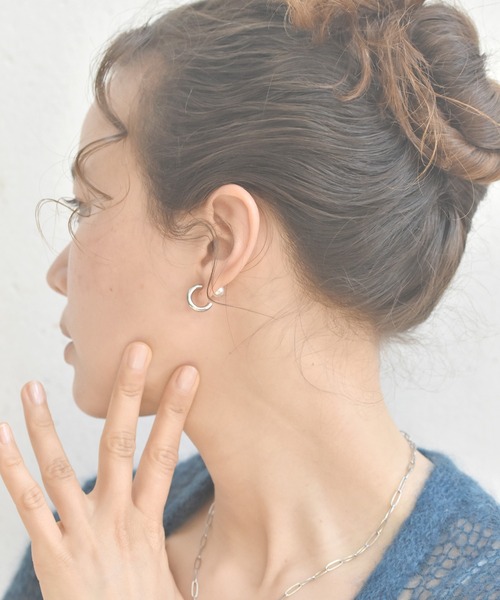 LHME（エルエイチエムイー）の「LHME パールキャッチピアス/ストレートフープ/サージカルステンレス316L（金属アレルギー対応）（ピアス（両耳用）・レディース・シルバー/ゴールド・ONE SIZE）」の14枚目の写真