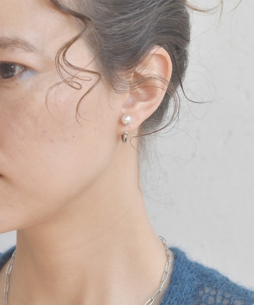 LHME（エルエイチエムイー）の「LHME パールキャッチピアス/ストレートフープ/サージカルステンレス316L（金属アレルギー対応）（ピアス（両耳用）・レディース・シルバー/ゴールド・ONE SIZE）」の4枚目の写真