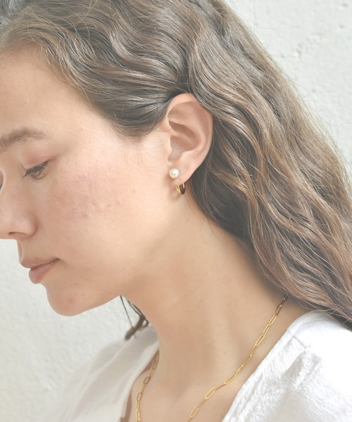 LHME（エルエイチエムイー）の「LHME パールキャッチピアス/ストレートフープ/サージカルステンレス316L（金属アレルギー対応）（ピアス（両耳用）・レディース・シルバー/ゴールド・ONE SIZE）」の6枚目の写真