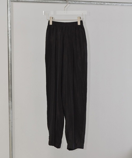 TODAYFUL(トゥデイフル)の「【TODAYFUL/トゥデイフル】サテンイージーパンツ(その他パンツ・レディース・アイボリー/ブラック・36/38)」の3枚目の写真