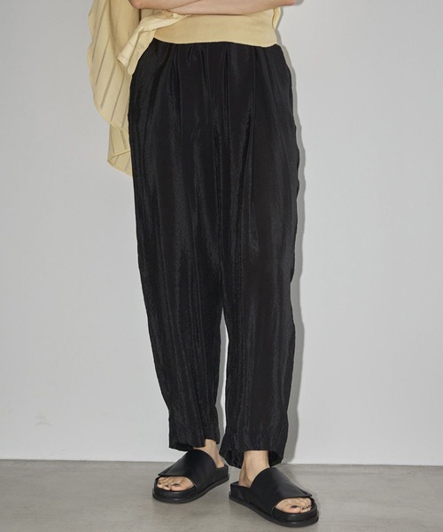 TODAYFUL(トゥデイフル)の「【TODAYFUL/トゥデイフル】サテンイージーパンツ(その他パンツ・レディース・アイボリー/ブラック・36/38)」の5枚目の写真