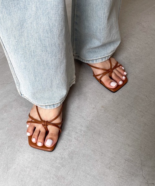 CANAL JEAN（キャナルジーン）の「El mar(エルマール) スクエアトゥナローストラップサンダル（サンダル・レディース・ブラック/ブラウン・24/23.5/24.5）」の2枚目の写真