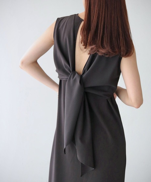 cheriella（シェリエラ）の「【cheriella】WEB限定バックデザインワンピース（ドレス・レディース・ブルー/ブラック/グリーン・M）」の4枚目の写真