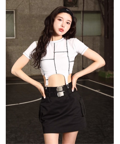 Darich（ダーリッチ）の「DモチーフクロップドTシャツ（Tシャツ/カットソー・レディース・ベージュ/ブラック/ホワイト・FREE）」の2枚目の写真