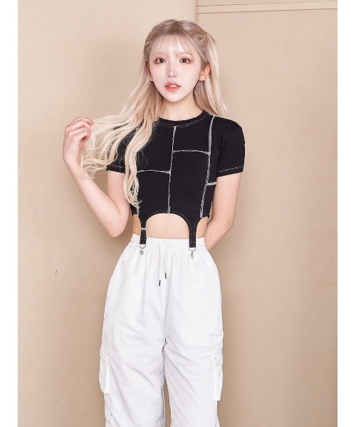 Darich（ダーリッチ）の「DモチーフクロップドTシャツ（Tシャツ/カットソー・レディース・ベージュ/ブラック/ホワイト・FREE）」の3枚目の写真