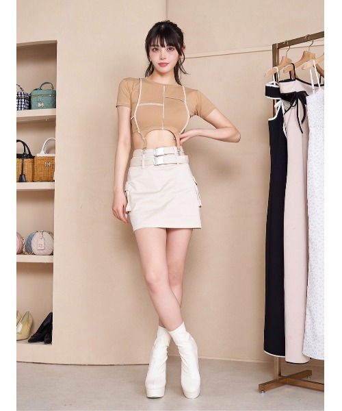 Darich（ダーリッチ）の「DモチーフクロップドTシャツ（Tシャツ/カットソー・レディース・ベージュ/ブラック/ホワイト・FREE）」の8枚目の写真