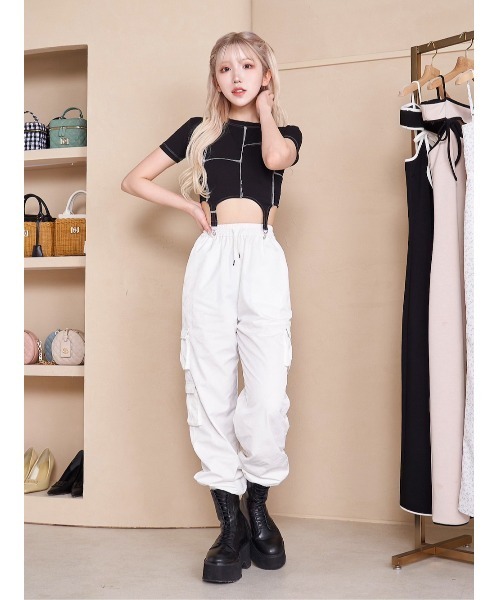 Darich（ダーリッチ）の「DモチーフクロップドTシャツ（Tシャツ/カットソー・レディース・ベージュ/ブラック/ホワイト・FREE）」の9枚目の写真
