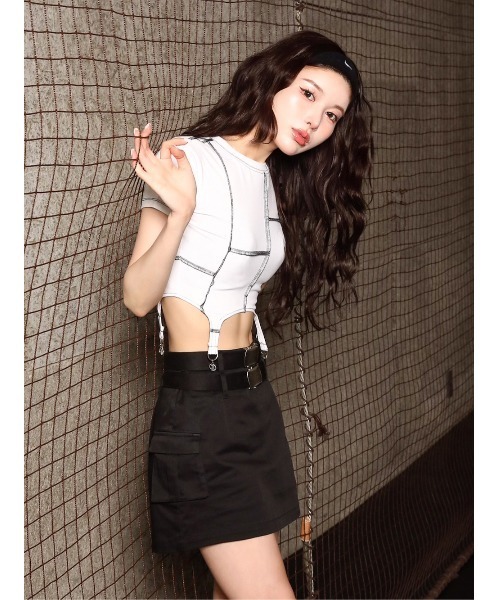 Darich（ダーリッチ）の「DモチーフクロップドTシャツ（Tシャツ/カットソー・レディース・ベージュ/ブラック/ホワイト・FREE）」の5枚目の写真