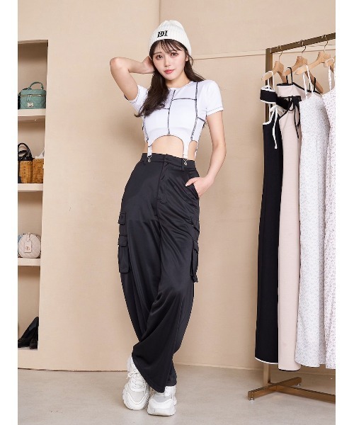 Darich（ダーリッチ）の「DモチーフクロップドTシャツ（Tシャツ/カットソー・レディース・ベージュ/ブラック/ホワイト・FREE）」の11枚目の写真