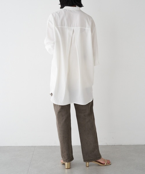 SHENERY（シーナリー）の「ピンタックチュニックシャツ（シャツ/ブラウス・レディース・オフホワイト/ブラウン・FREE）」の18枚目の写真