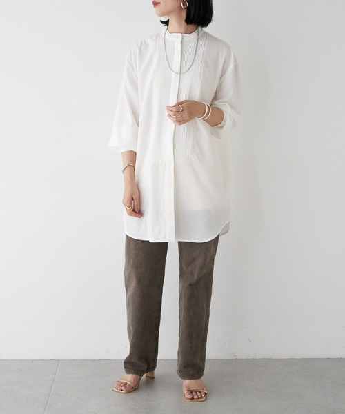 SHENERY（シーナリー）の「ピンタックチュニックシャツ（シャツ/ブラウス・レディース・オフホワイト/ブラウン・FREE）」の21枚目の写真