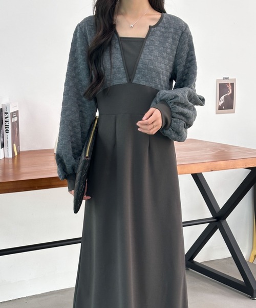 ECLIN(エクラン)の「ボリュームスリーブ異素材ドッキングロングワンピース(ワンピース・レディース・チャコールグレー/ブラック/グレー・M/L)」の5枚目の写真