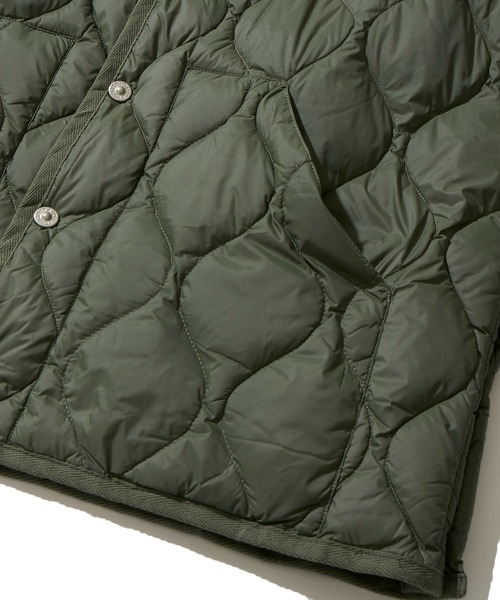 TAION（タイオン）の「【TAION / タイオン】MILITARY CREW NECK DOWN JACKET / キルティングダウンジャケット（ダウンジャケット/コート・レディース・ブラック/グレイッシュベージュ/オリーブ/セージグリーン/ダークネイビー/オフホワイト/チャコールグレー/ダークオリーブ・SMALL/MEDIUM/LARGE/X-LARGE）」の20枚目の写真