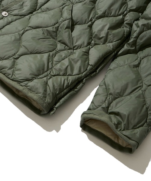 TAION（タイオン）の「【TAION / タイオン】MILITARY CREW NECK DOWN JACKET / キルティングダウンジャケット（ダウンジャケット/コート・レディース・ブラック/グレイッシュベージュ/オリーブ/セージグリーン/ダークネイビー/オフホワイト/チャコールグレー/ダークオリーブ・SMALL/MEDIUM/LARGE/X-LARGE）」の22枚目の写真