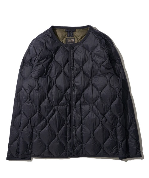 TAION（タイオン）の「【TAION / タイオン】MILITARY CREW NECK DOWN JACKET / キルティングダウンジャケット（ダウンジャケット/コート・レディース・ブラック/グレイッシュベージュ/オリーブ/セージグリーン/ダークネイビー/オフホワイト/チャコールグレー/ダークオリーブ・SMALL/MEDIUM/LARGE/X-LARGE）」の13枚目の写真