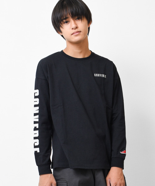 CONVERSE(コンバース)の「CONVERSE 別注袖ロゴプリントロングTシャツ(Tシャツ/カットソー・キッズ・ブラック/オフホワイト/グレイッシュベージュ・140/150/130/160)」の2枚目の写真